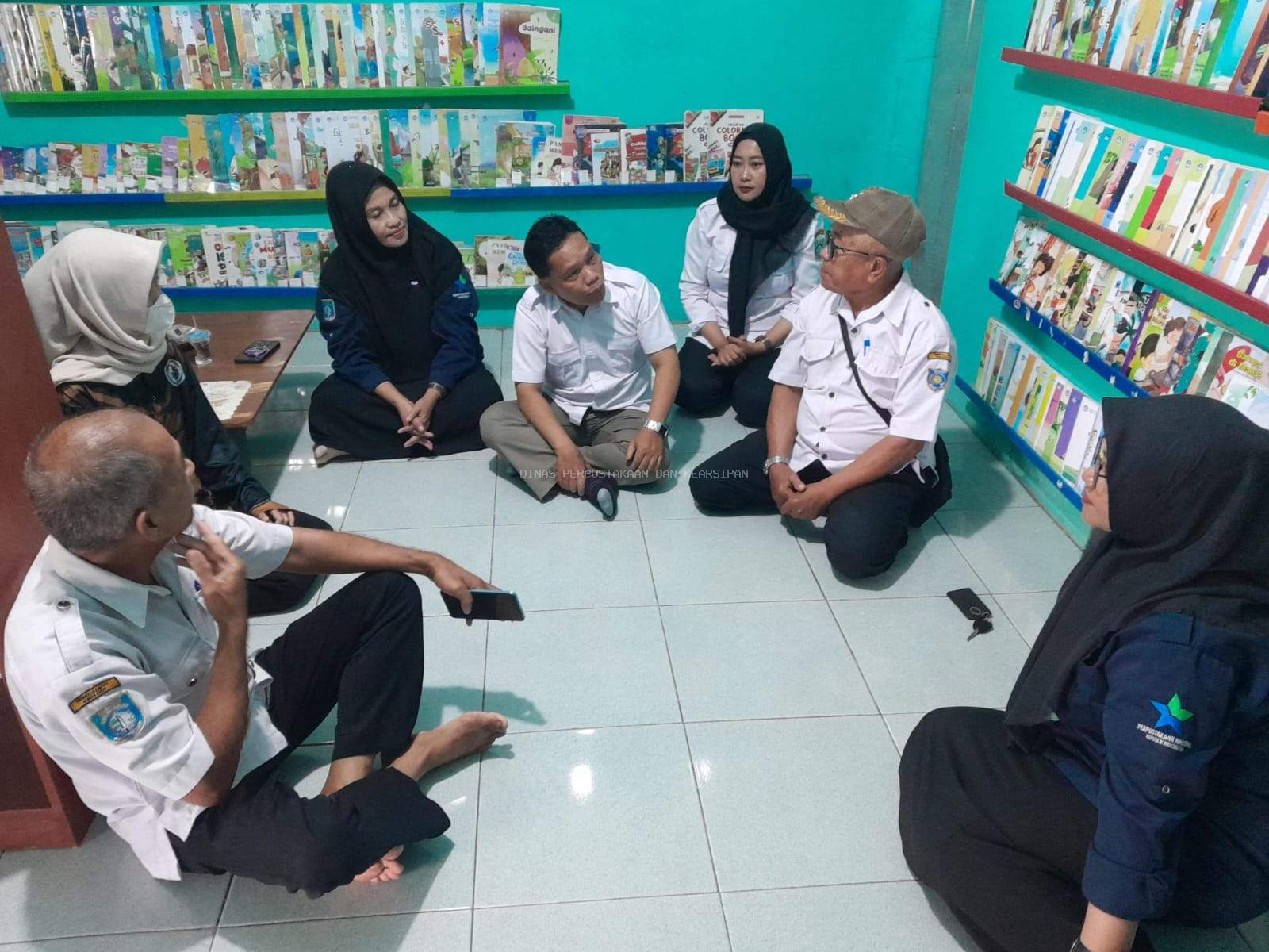 Tim Monev Bantuan B3 Sambangi Perpusdes dan Rumah Ibadah di Kecamatan Jebus dan Parit Tiga